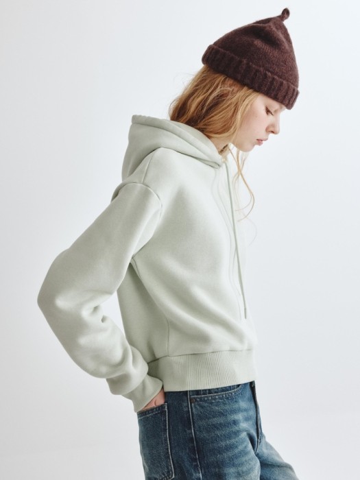 укороченное худи оверсайз из линейки  young из россии вид сбоку