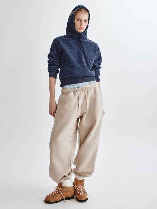 укороченное худи оверсайз из линейки  young от бренда sela вид слева