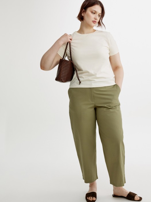 укороченные брюки чиносы от бренда sela вид слева