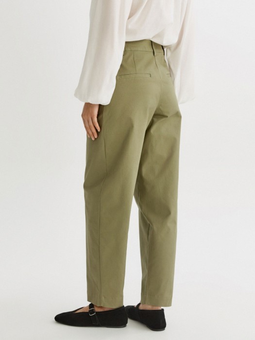 укороченные брюки чиносы из россии вид сбоку