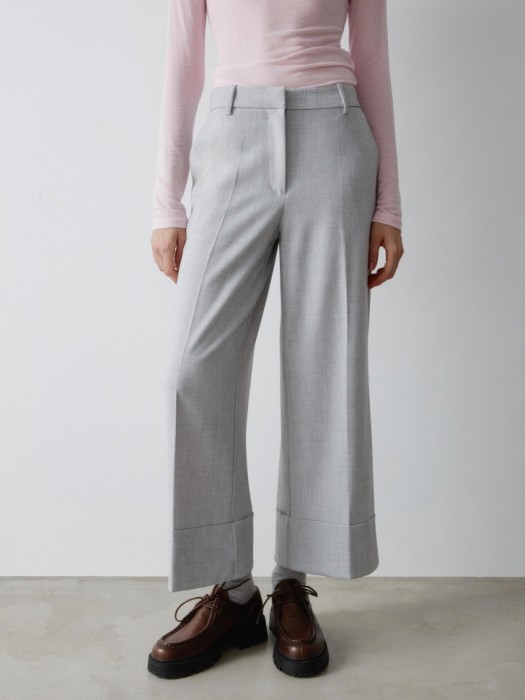 укороченные брюки из костюмной ткани с меланжевым эффектом от бренда sela вид слева
