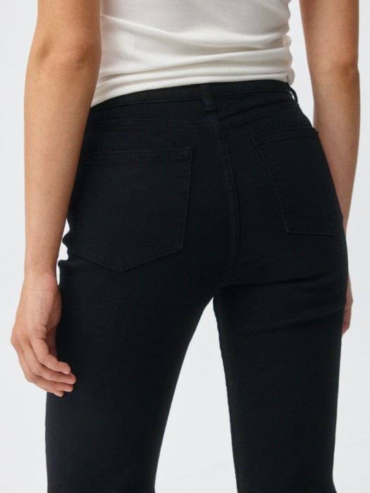 укороченные джинсы flared с необработанным краем из россии вид сбоку