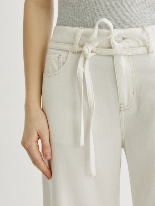 укороченные объемные джинсы со шнурком от бренда sela вид слева