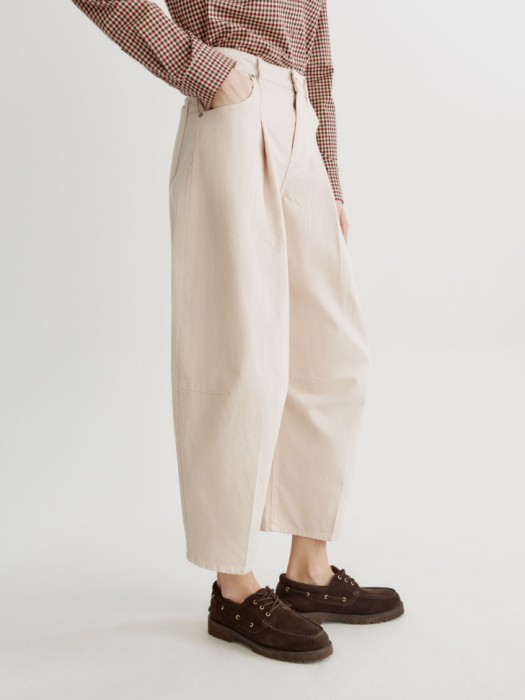 укороченные объемные джинсы по цене 4299 руб вид справа