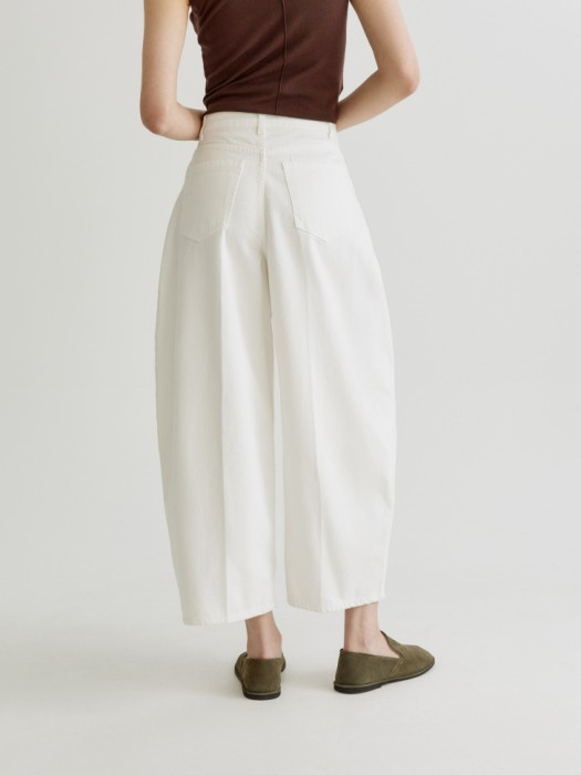 укороченные объемные джинсы по цене 4299 руб вид справа