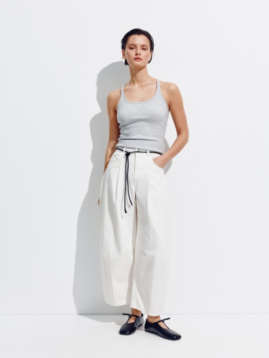 укороченные объемные джинсы из россии вид сбоку