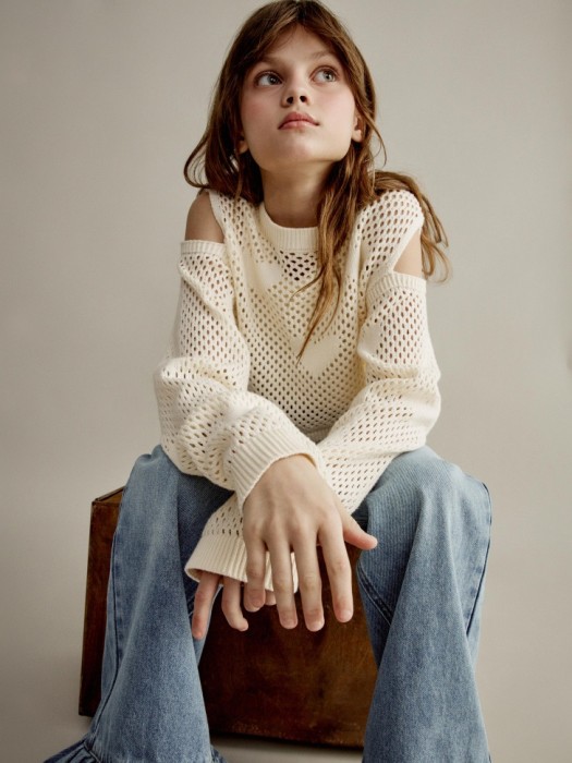 укороченный джемпер ажурной вязки для девочек универсального стиля с лицевой стороны