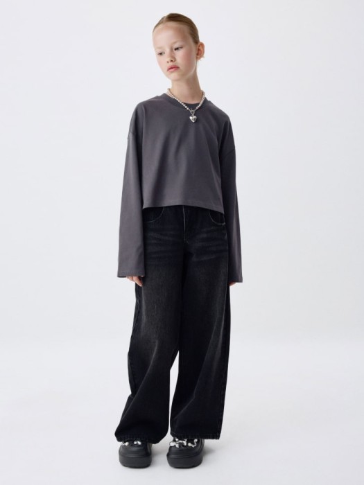 укороченный лонгслив для девочек от бренда sela вид слева