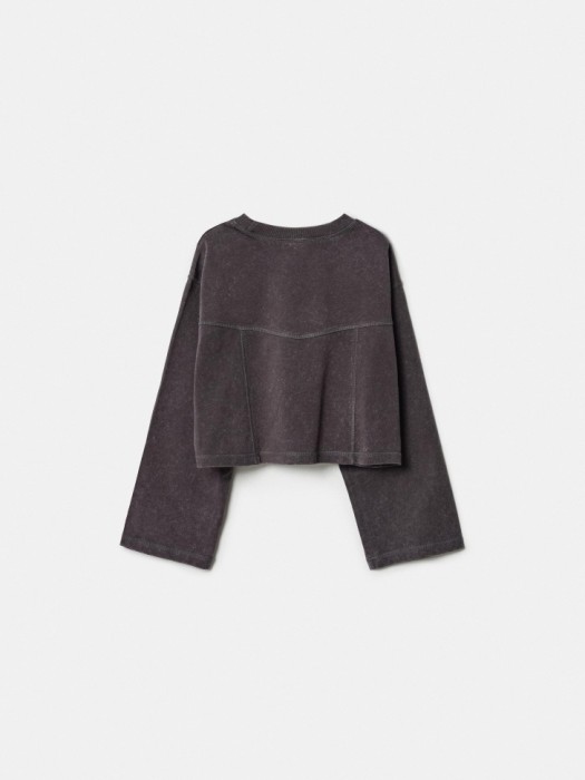 укороченный лонгслив с эффектом стирки для девочек от бренда sela вид слева