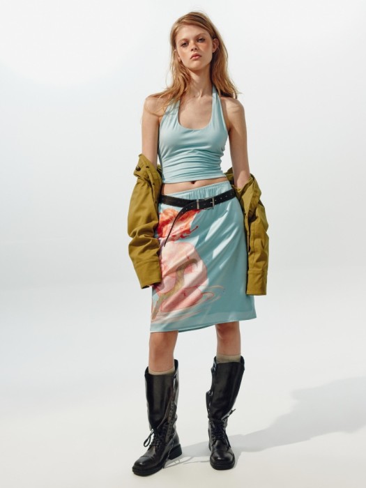 укороченный топ-халтер из линейки  young от бренда sela вид слева