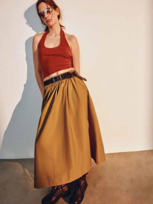 укороченный топ-халтер из линейки  young от бренда sela вид слева