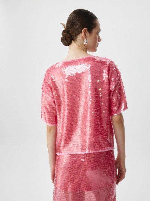 укороченный топ с пайетками по цене 999 руб вид справа