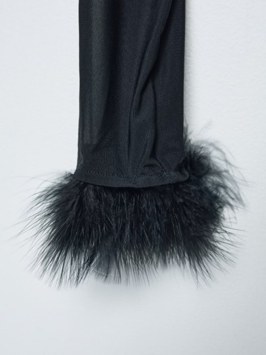 Товар черного цвета с внутренней стороны