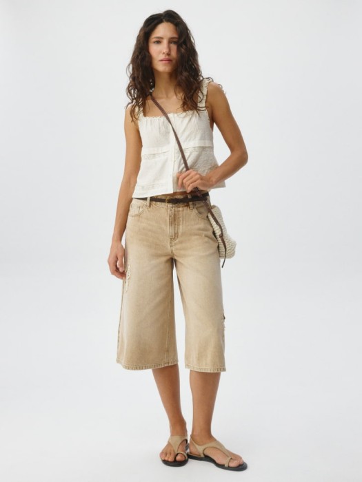 укороченный топ с вышивкой из россии вид сбоку