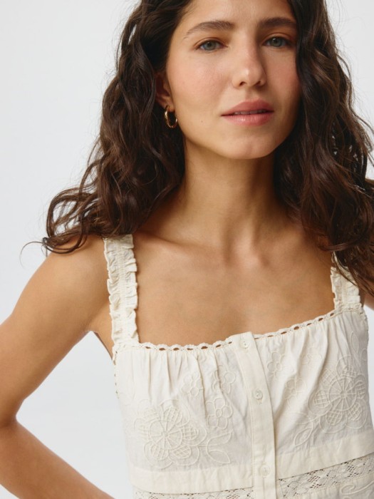 укороченный топ с вышивкой для взрослого возраста с изнаночной стороны