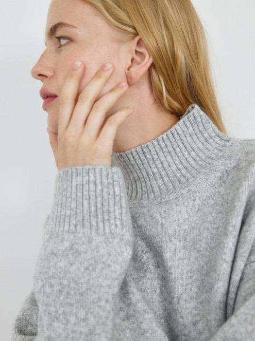 укороченный вязаный джемпер с содержанием шерсти от бренда sela вид слева