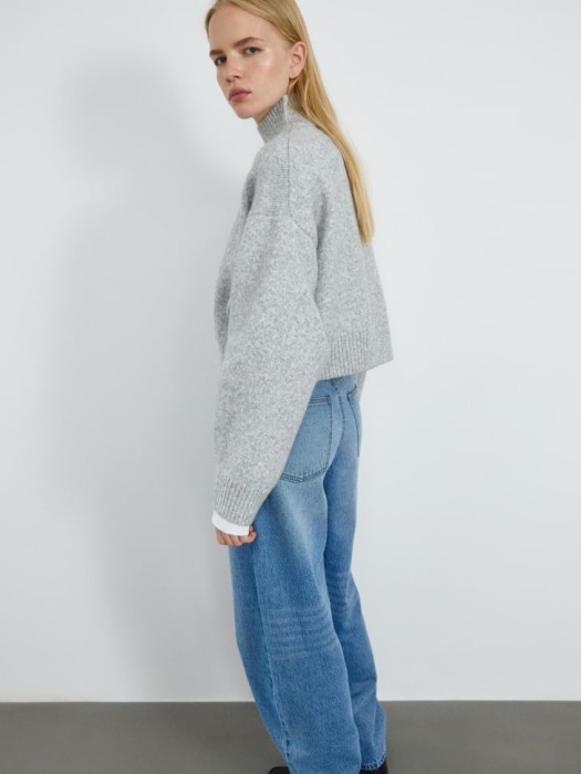 укороченный вязаный джемпер с содержанием шерсти по цене 2999 руб вид справа