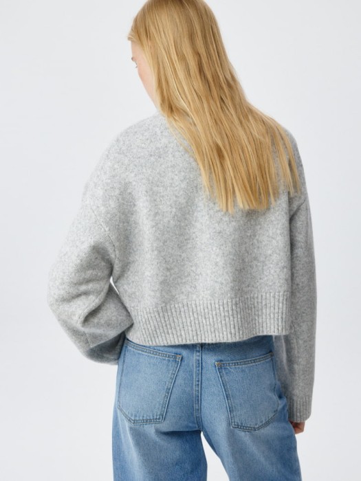 укороченный вязаный джемпер с содержанием шерсти из россии вид сбоку