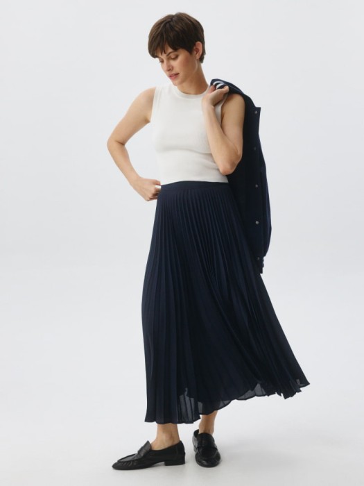 укороченный вязаный топ от бренда sela вид слева