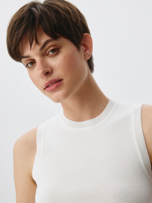 укороченный вязаный топ из россии вид сбоку