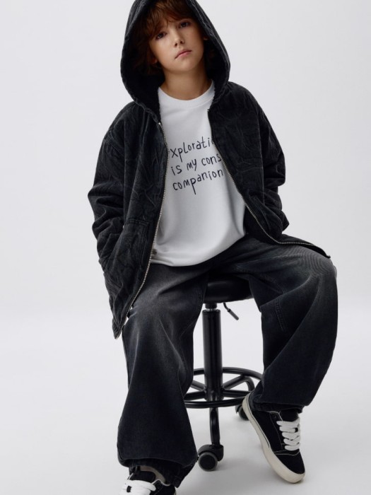 утепленная джинсовая куртка для мальчиков от бренда sela вид слева