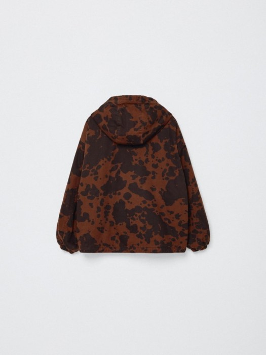 утепленная куртка из твила с анималистичным принтом детская по цене 1799 руб вид справа