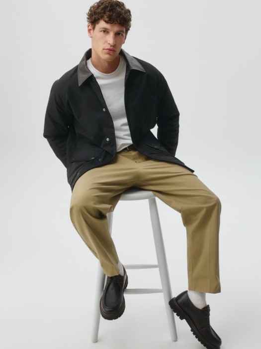 утепленная куртка с воротником из россии вид сбоку