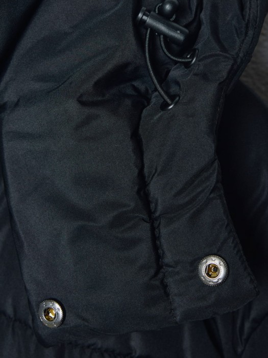 утепленное стеганое пальто с капюшоном для взрослого возраста с изнаночной стороны