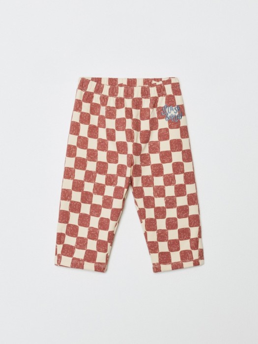 утепленные брюки с принтом и вышивкой для малышей от бренда sela вид слева