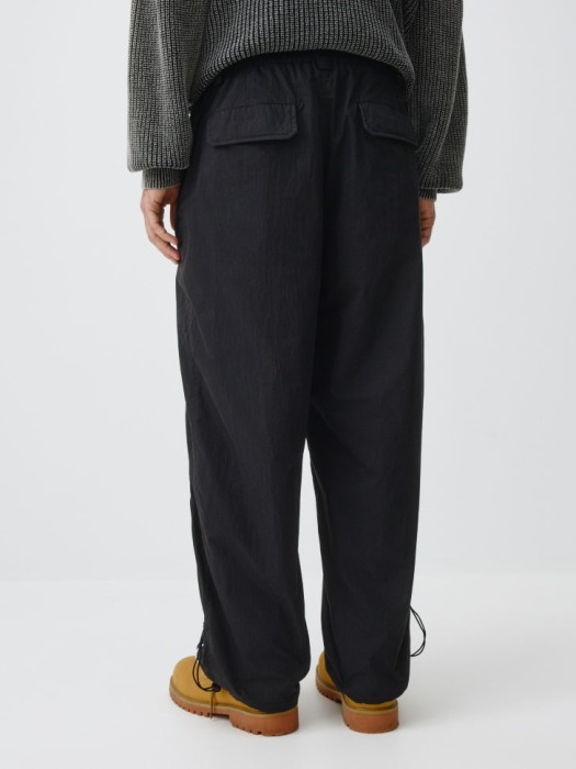 утепленные брюки свободного кроя из россии вид сбоку