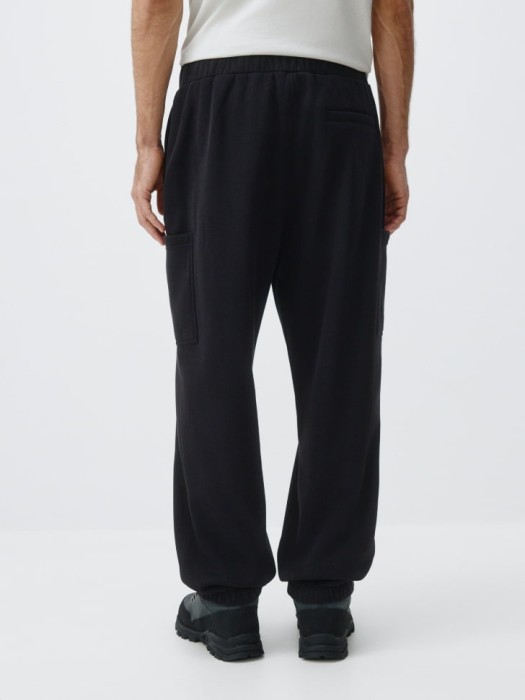 утепленные джоггеры карго из россии вид сбоку