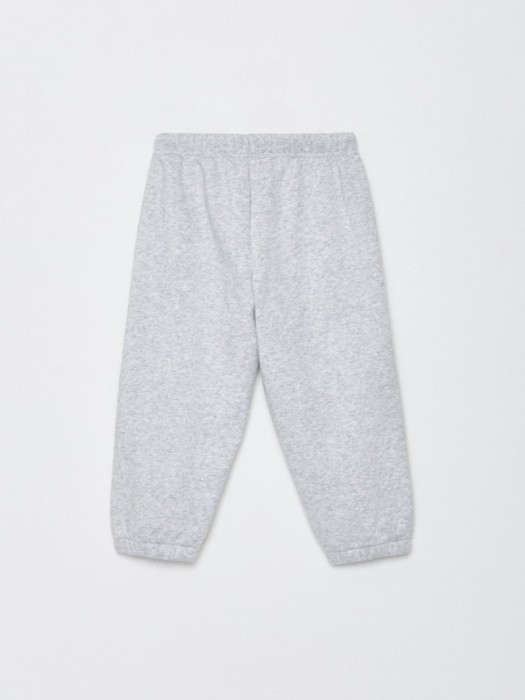 утепленные джоггеры с принтом детские по цене 999 руб вид справа