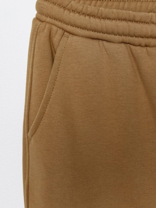 утепленные джоггеры с принтом детские из россии вид сбоку