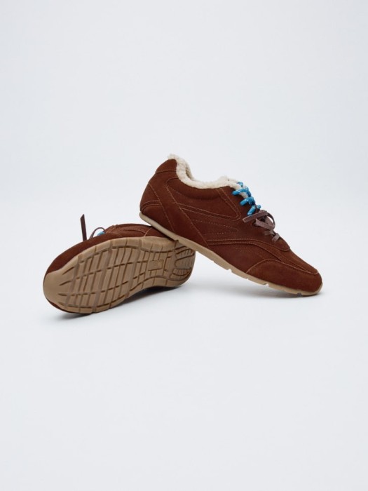 утепленные кроссовки из натуральной замши универсального стиля с лицевой стороны