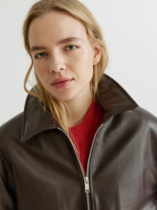 утепленный бомбер из искусственной кожи по цене 6999 руб вид справа