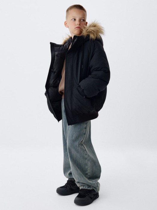 утепленный бомбер оверсайз детский от бренда sela вид слева