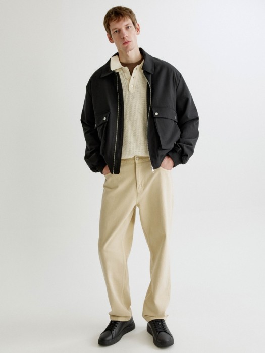 утепленный бомбер с накладными карманами от бренда sela вид слева