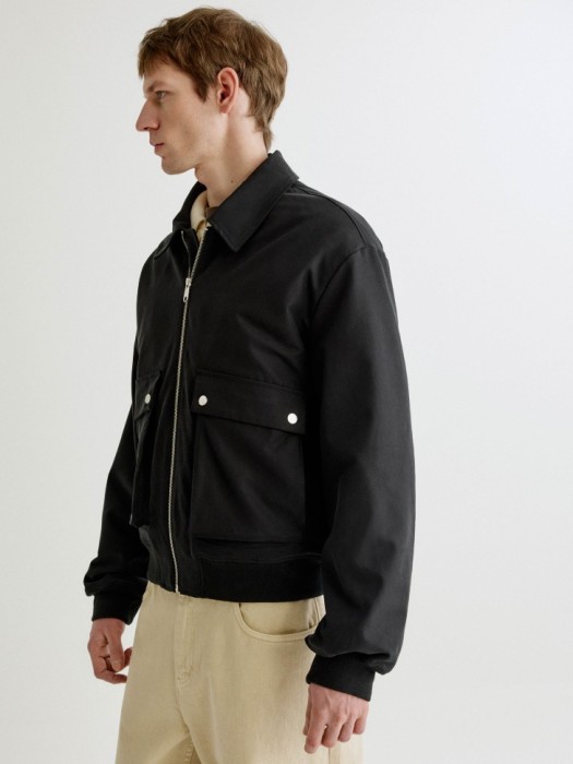 утепленный бомбер с накладными карманами из россии вид сбоку