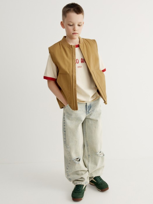 утепленный жилет для мальчиков из коллекции art people с angry brothers 11 от бренда sela вид слева