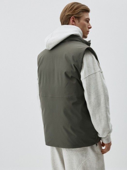 утепленный жилет от бренда sela вид слева