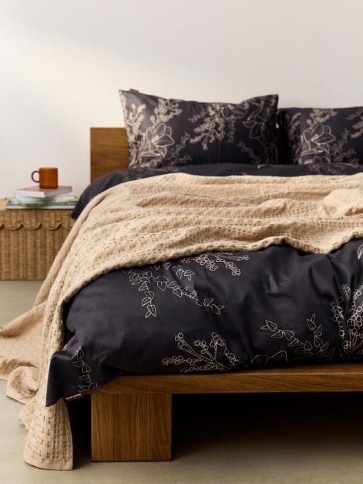 вафельное покрывало из хлопка 240х220 см от бренда sela вид слева