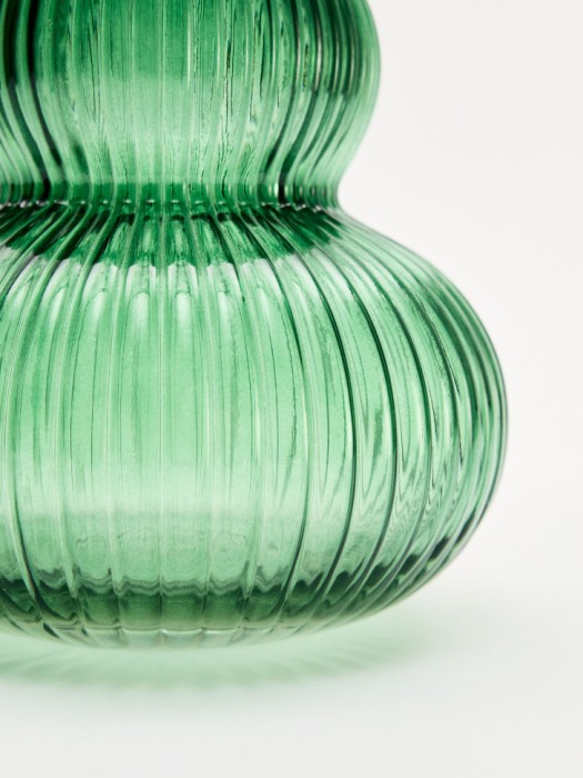 ваза из стекла с рельефным узором по цене 3299 руб вид справа