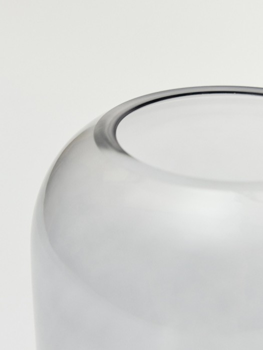 ваза из стекла от бренда sela вид слева