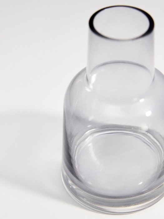 ваза из стекла от бренда sela вид слева