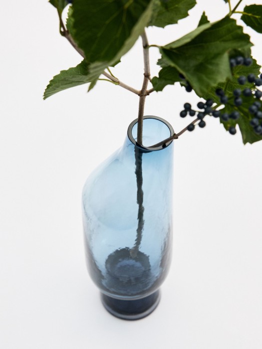 ваза из стекла по цене 2499 руб вид справа