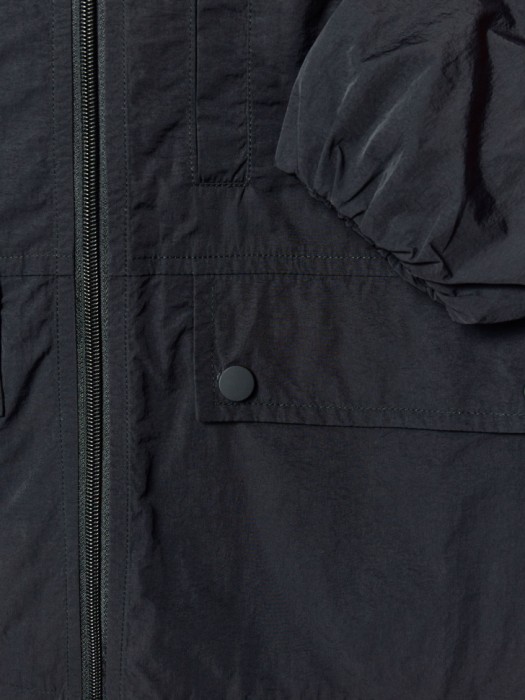 ветровка из нейлона с капюшоном для девочек по цене 2799 руб вид справа