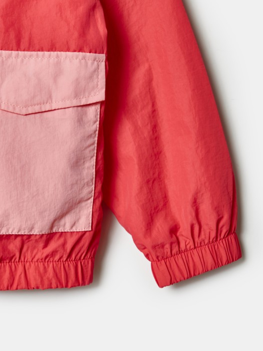 ветровка с капюшоном для девочек из трикотажа спереди