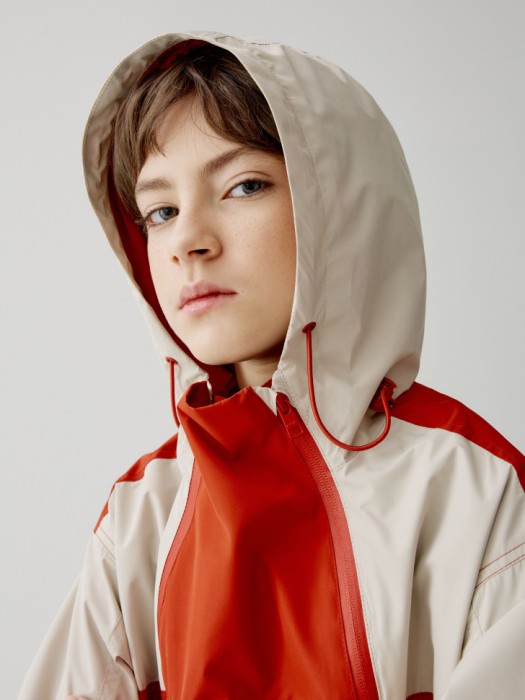 ветровка с капюшоном для мальчиков от бренда sela вид слева