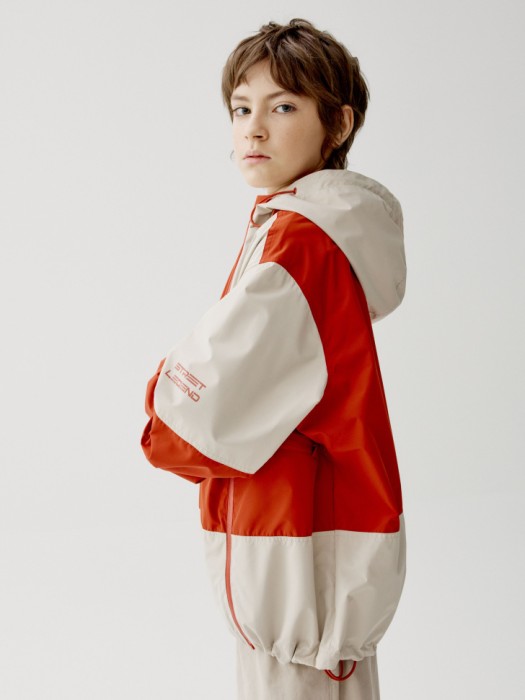 ветровка с капюшоном для мальчиков по цене 3799 руб вид справа