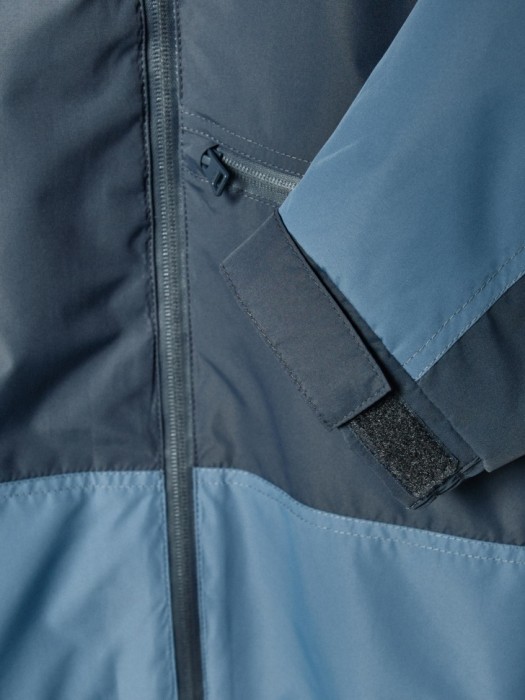 ветровка с капюшоном для мальчиков из проверенных материалов спереди